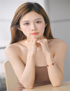 美女把尿口扒开灌牛奶-印度新娘第一部